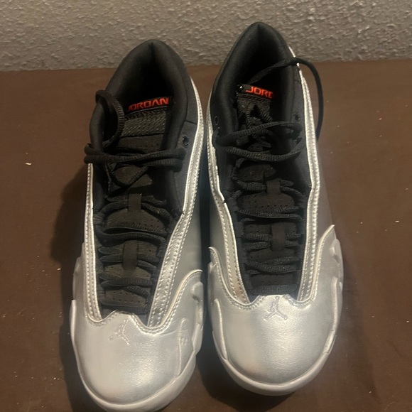 Jordan Fits Men size 8 Air Jordan Retro 14 Silver Authentic Nike new - Picture 1 of 9
